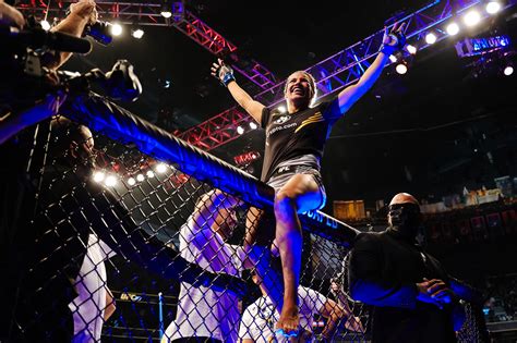 female fighter flashes|Bare Knuckle fighter flashes crowd after massive win